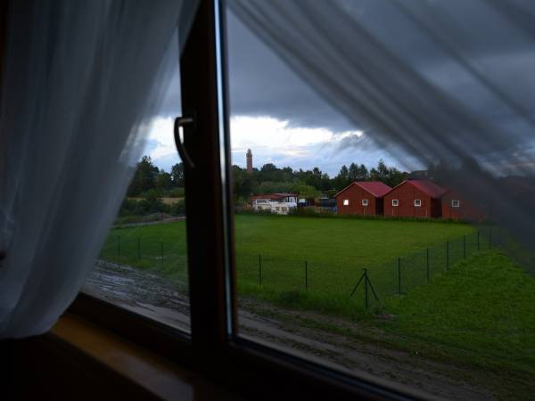 Domek wewnątrz – sypialnia wschodnia widok na latarnię