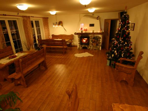 Izba regionalna z kominkiem