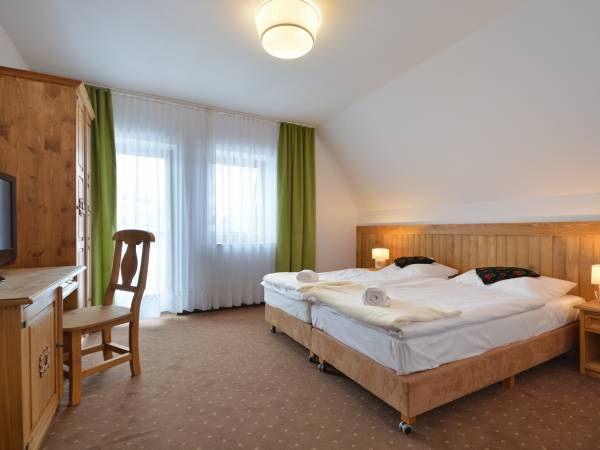 Pokój dwuosobowy z balkonem i widokiem na góry