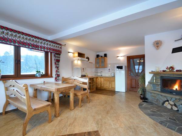 Kuchnia z jadalnią.