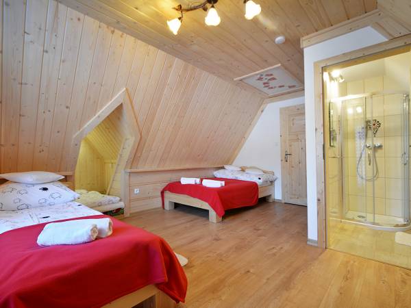 Pokój dla rodziny, z domkami.