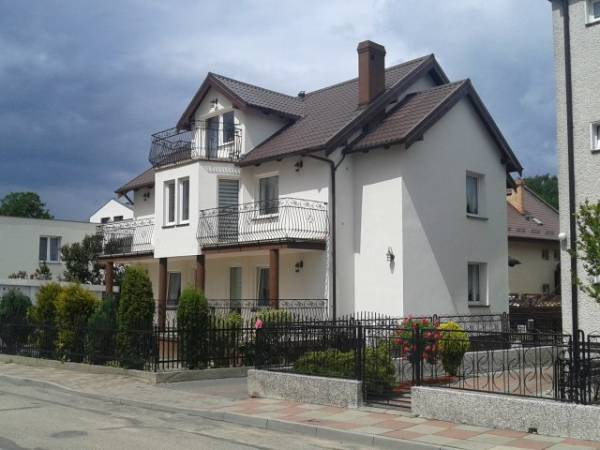 Pokoje gościnne i domki Karolinka