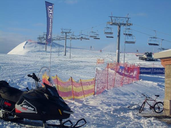 Stok / wyciąg krzesełkowy w odl. ok. 500 m