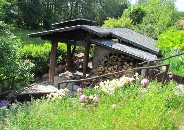 Wiatę grillową można użytkować zarówno w pogodne jak i deszczowe dni.