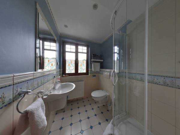 łazienka pokój Słomkowy Eleganckie pokoje w Krynicy Morskiej Willa Amor