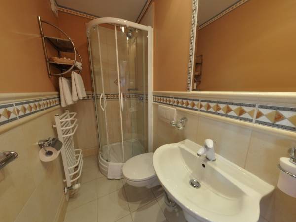 Łazienka pok. Malinowy Willa Amor Krynica Morska pokoje blisko morza