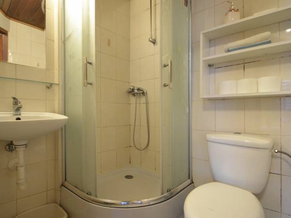 Łazienki nr 1,2,3,4 dół