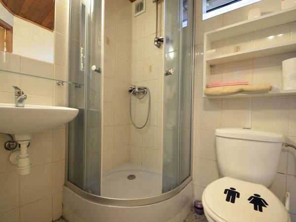 Łazienki pokoje 1,2,3,4 dół