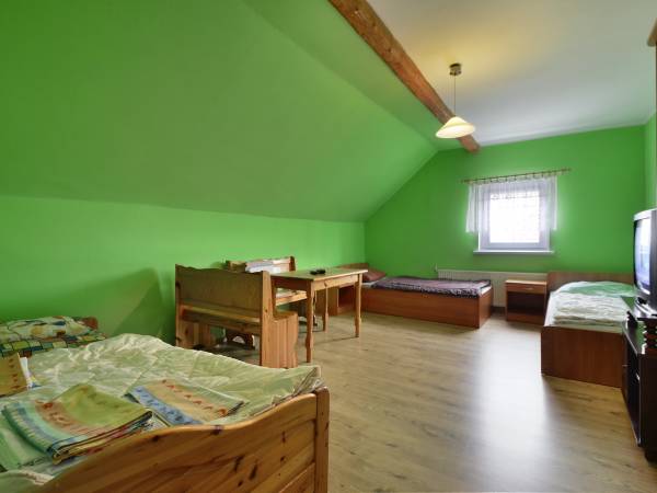 Pokoj czteroosobowy z łazienka w głownym domu