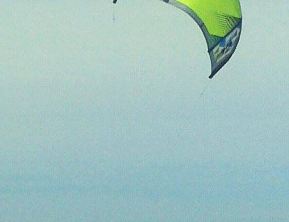 Lekcje kitesurfingu nad morzem