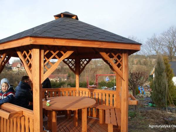 2 altanki , każda na 10-12 osób