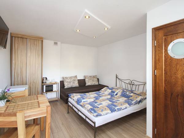 Nr 10 - pokój 4-osobowy, wschodni, z tarasem