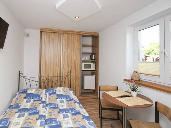 Nr 7 - pokój 2-osobowy, północny, z wyjściem na ogród