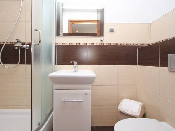 Nr 11 - pokój 4-osobowy, południowo-wschodni, z wyjściem na ogród