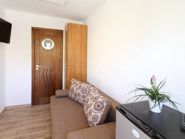 Nr 12 - pokój 1/2-osobowy, wschodni, z wyjściem na ogród