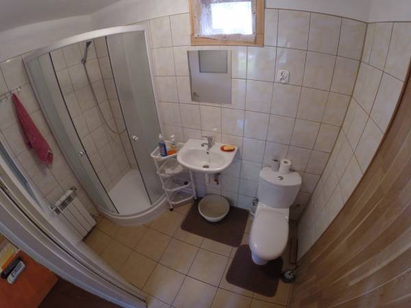 Lazienka w pokoiku 2-osobowym