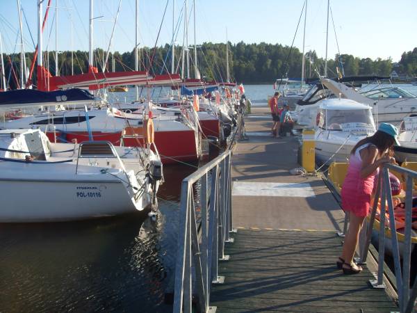 Promenada nad Jez. Mikołajkim, ok 12 min. pieszo - ok. 10 min. od hotelu