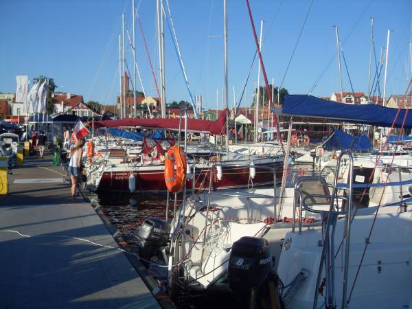 Promenada nad Jez. Mikołajkim, ok 12 min. pieszo - ok. 10 min. od hotelu