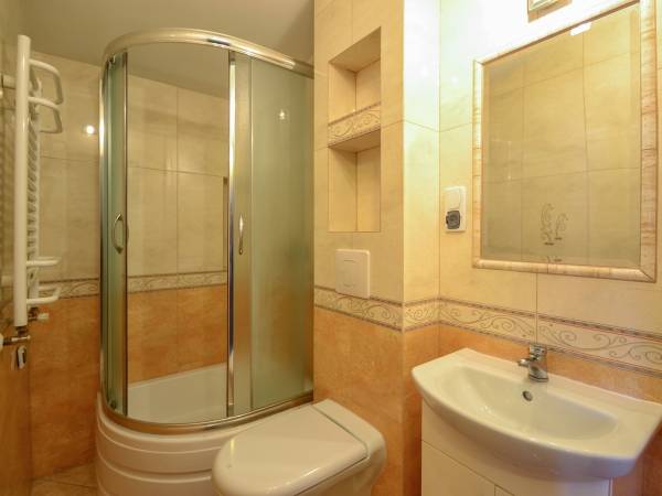 łazienka pokój z aktorami