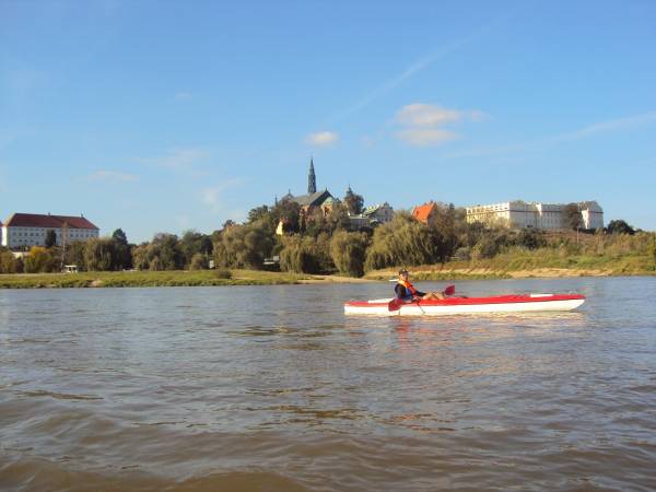 Sandomierską starówkę opływamy z 3 stron: płn.-zach., płd. i wsch.