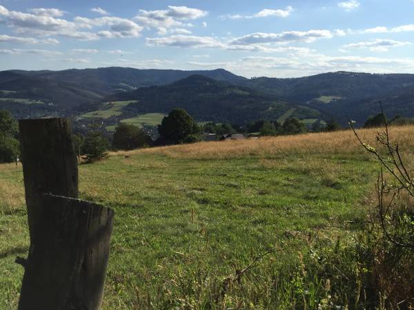 widok na pobliskie gory