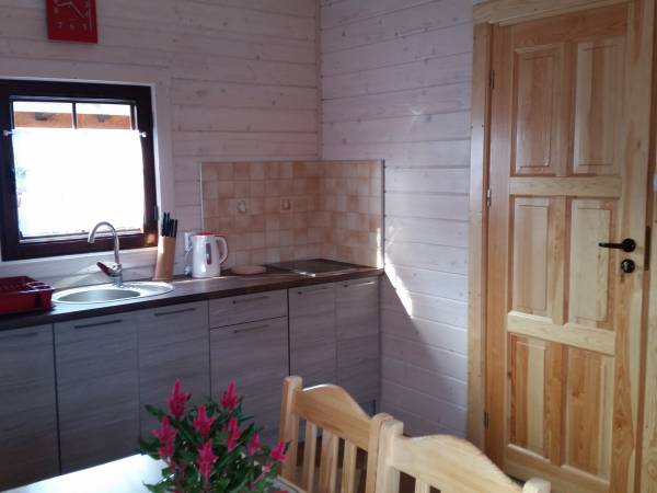 Aneks kuchenny w domku czerwonym