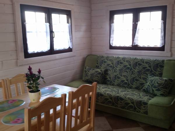 Pokój dzienny w domku zielonym