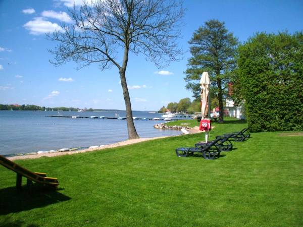 Plac zabaw dla dzieci, boisko, plaża z leżakami