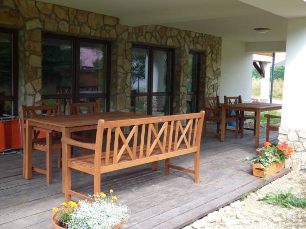 Meble na zadaszonym tarasie