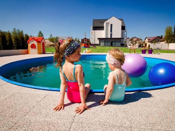 Basen z podgrzewaną wodą