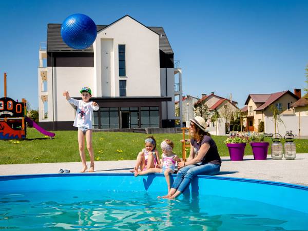 Basen z podgrzewaną wodą