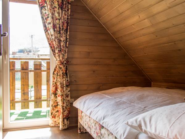 Sypialnia nr 1 z balkonem z widokiem na góry i Gondolę