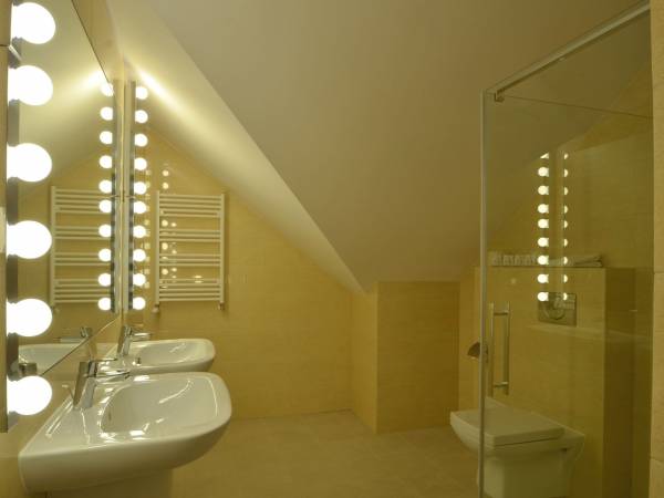 Każdy pokój wyposażony jest w łazienkę