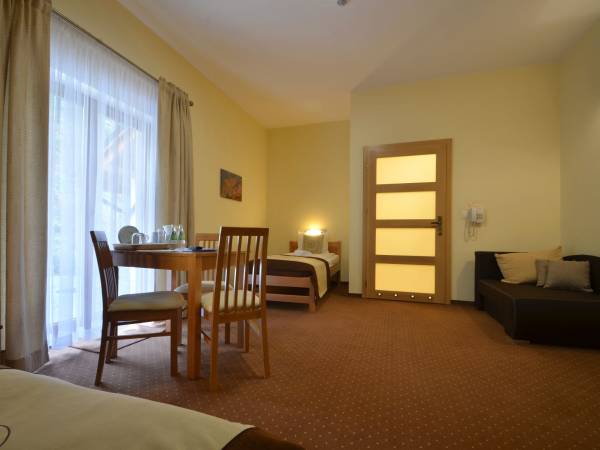 W każdym pokoju wyznaczona jest część dzienna