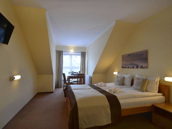 Pokój z łóżkiem małżeńskim