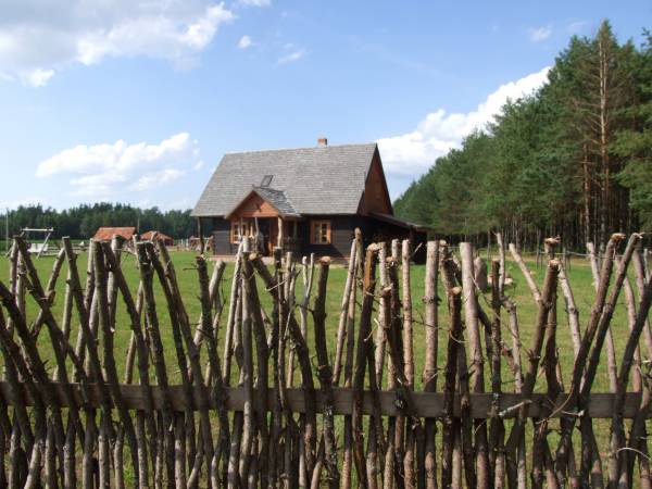 przed domem Janewiczówka