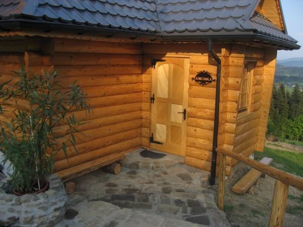 domek z bala z kominkiem