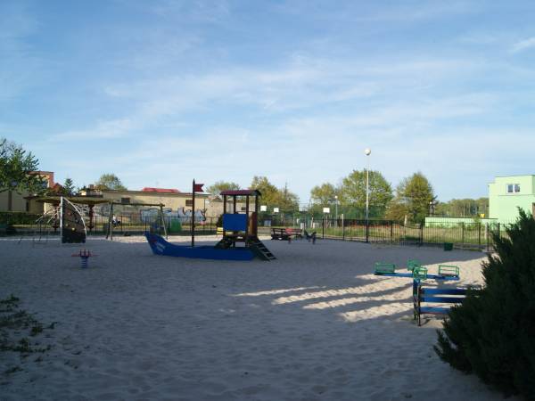 Miejski plac zabaw położony niedaleko domu.Poczatek ulicy Bosmańskiej.
