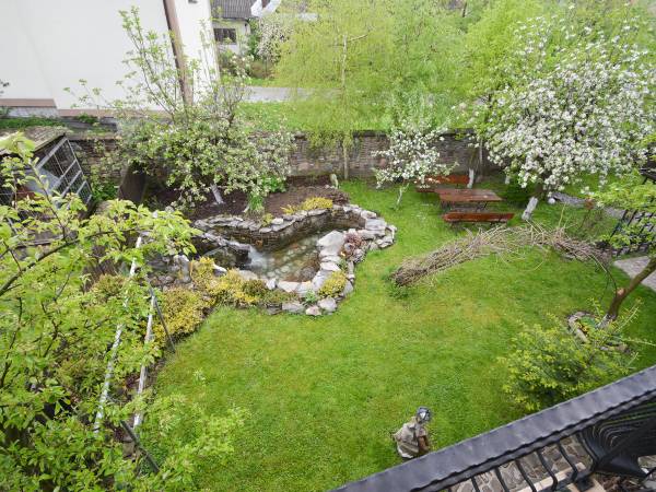 widok z tarasu na ogródek