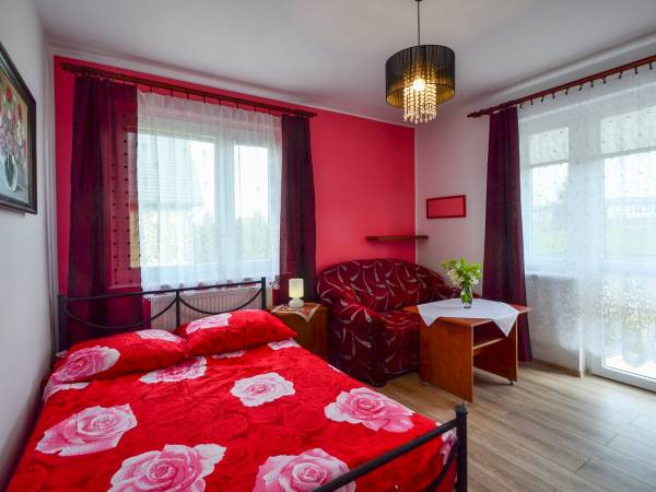 Czerwony I p. z balkonem