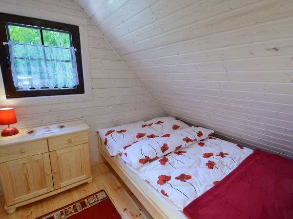 Sypialnia w domku czerwonym