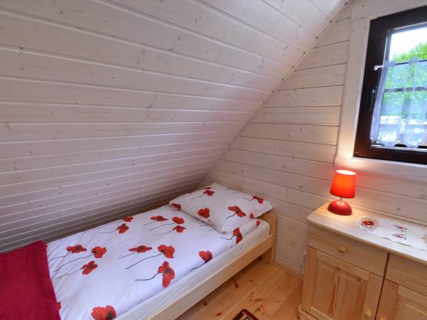 Sypialnia w domku czerwonym