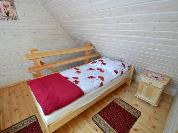 Sypialnia w domku czerwonym