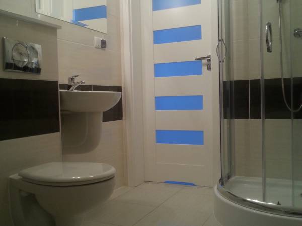 Pokój czteroosobowy - łazienka