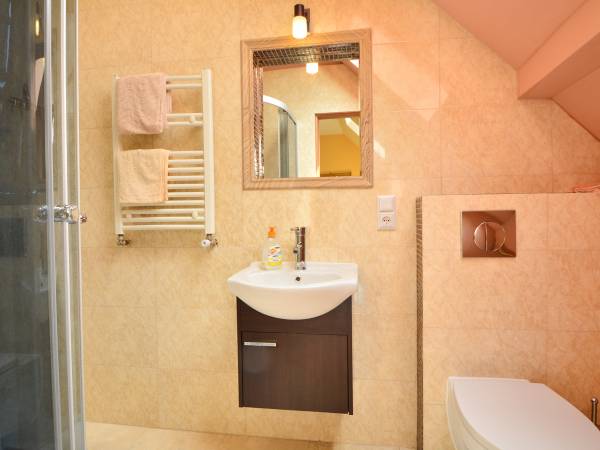 Lazienka do pokoju z balkonem