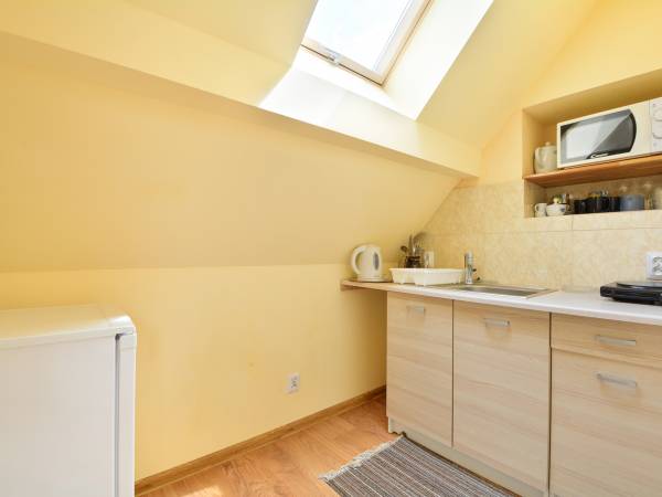 Aneks kuchenny do pokoju z balkonem