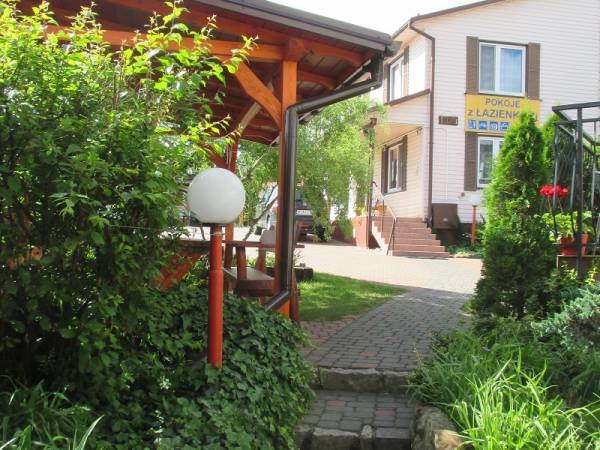 widok na posesję i budynek