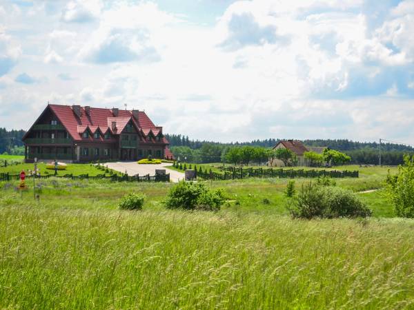 Położenie obiektu Mazurska Chata: wśród natury i tylko ok. 10 min. do centrum i jeziora