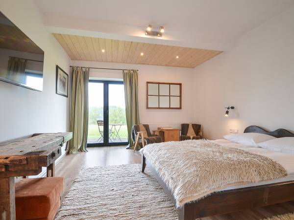 POKÓJ 2 OS. Z WIDOKIEM NA JEZIORO