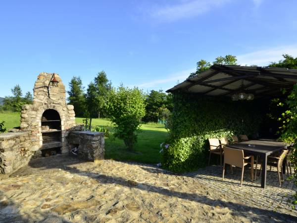 Widok na kamienny grill